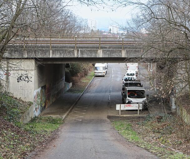 Bahnunterführung bei Ludwigsburg-Eglosheim: Hier soll der Angeklagte Tabitha erwürgt haben. Laut Handydaten war der Mann wohl am Tatort. Foto: Ramona Theiss