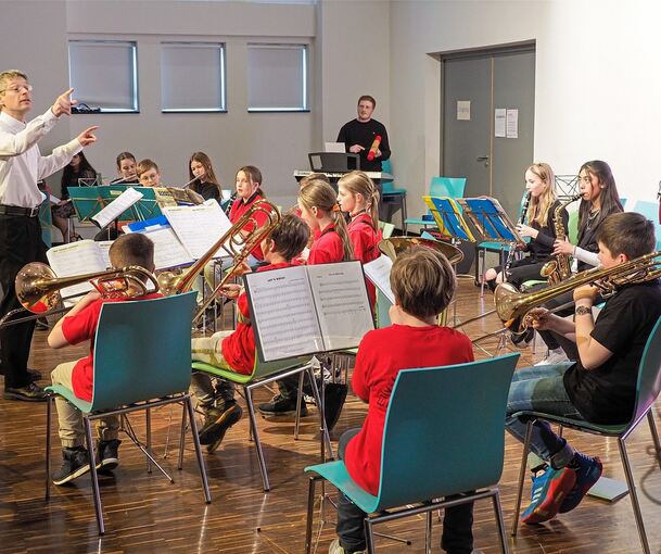 Beim Konzert der Bläserklassen der Elly-Heuss-Knapp-Realschule in der Feuerseemensa. Foto: Holm Wolschendorf