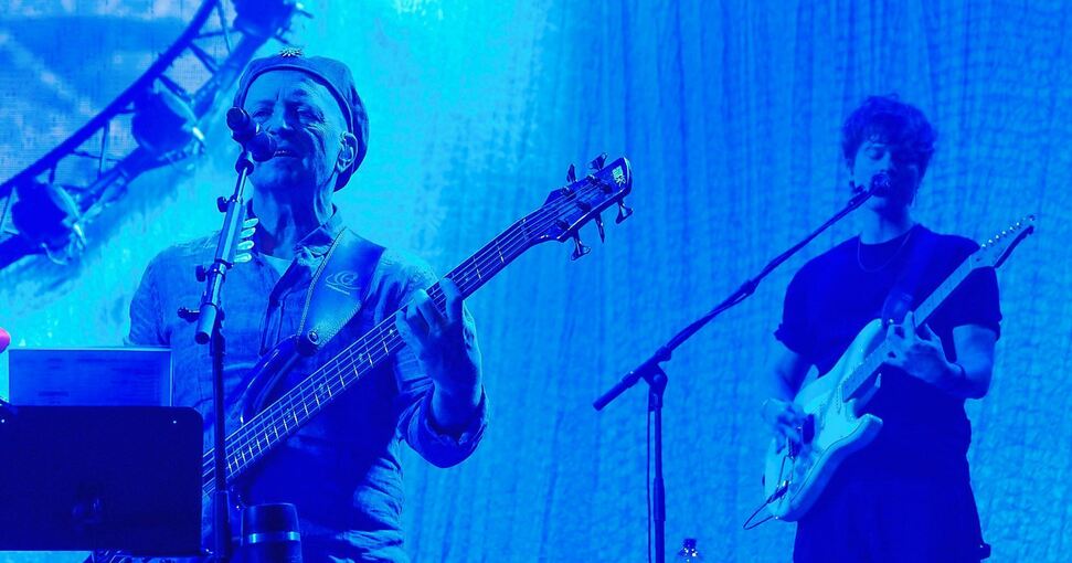 Starke Show: Pur begeistern die 4000 Zuschauer in der MHP-Arena beim Auftakt zur Deutschland-Tournee. Foto: Holm Wolschendorf