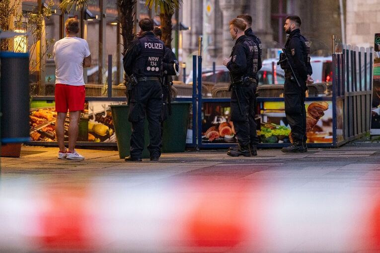 Schwerverletzte bei Attacke in Duisburg Schwerverletzte bei Attacke in Duisburg