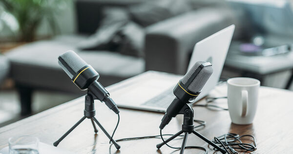 Hinter einem perfekten Podcast-Hörgenuss stecken viel Planung und Arbeit.  Foto: LIGHTFIELD STUDIOS - stock.adobe