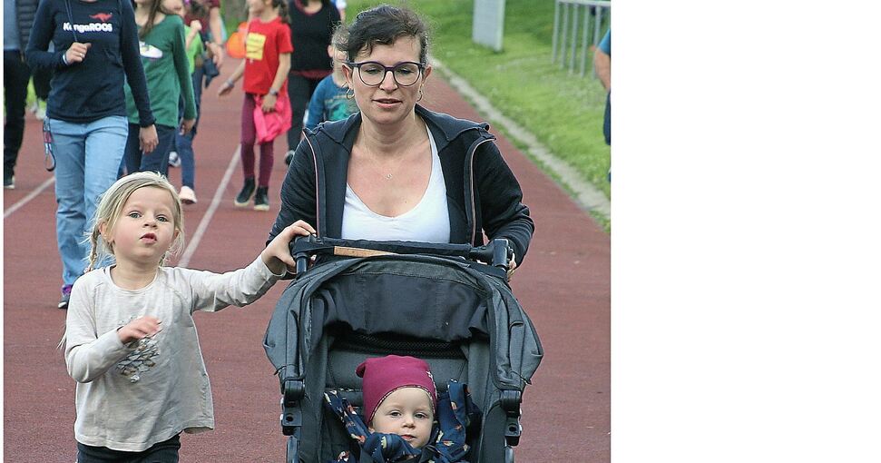 Auch mit Kinderwagen ging‘s auf die Strecke.