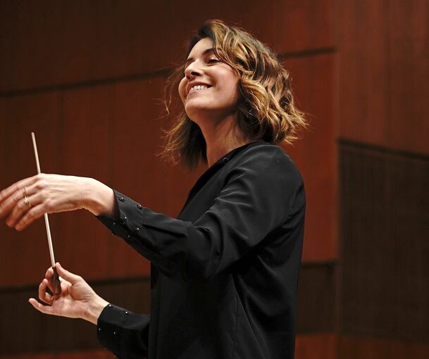 Alondra de la Parra dirigiert ein mexikanisches Klanggemälde