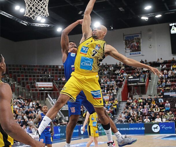 Spielt nicht nur in der Schlussphase seine Athletik aus: Ludwigsburgs Shonn Miller. Foto: Baumann