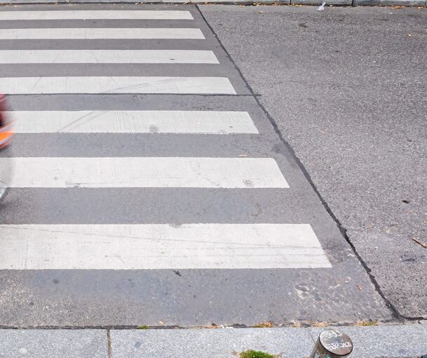 Das Mädchen wollte den Fußgängerüberweg im Bereich der Wiesenstraße überqueren.