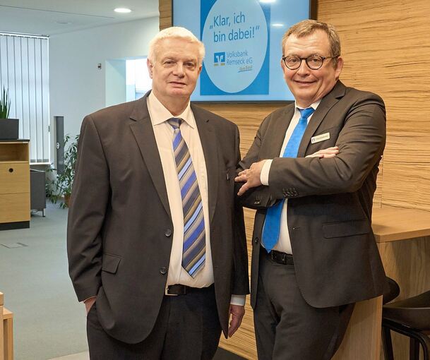 Die Vorstände der Volksbank Remseck, Peter Bauer (l.) und Frank Böhrkircher. Fotos: Andreas Becker