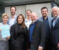 Werben für die Stimmabgabe am Sonntag (von links, vorne): Astrid Fünderich mit ihrem Wahlzettel, Eva Leticia Padilla, Veit Hübner und Roland Baisch, zusammen mit den Kandidaten Alexander Noak, Katrin Hiller und Matthias Groh. Foto: Mark Horyna