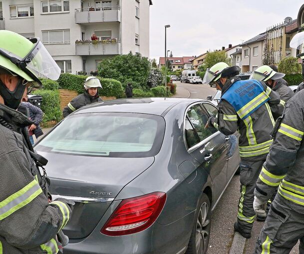 Feuerwehr befreite Kleinkind aus verschlossenem Auto