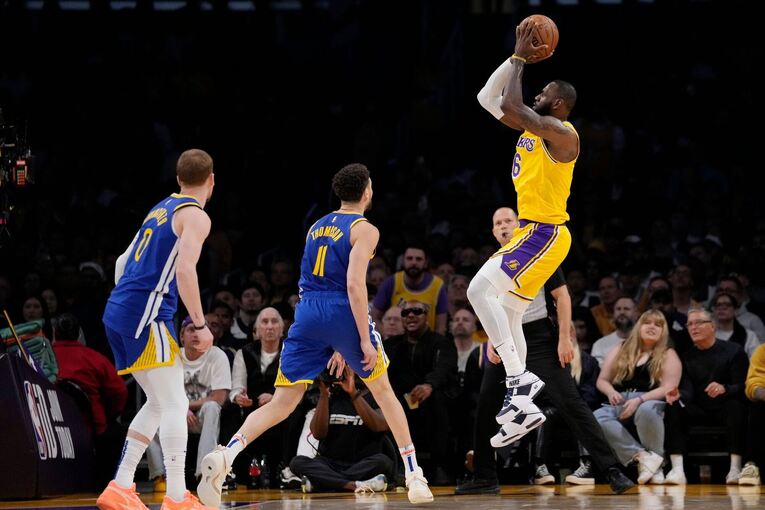 High-Quality Los Angeles Lakers, Golden State Warriors Jockeying For Position In Crowded Nba Western Conference Picture for Desktop High-Quality Los Angeles Lakers, Golden State Warriors Jockeying For Position In Crowded Nba Western Conference Picture for Desktop