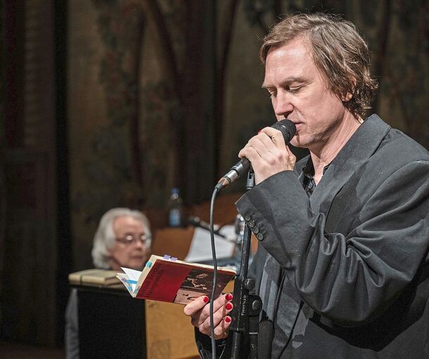 Will den Texten Raum geben: Lars Eidinger im Ludwigsburger Schlosstheater. Foto: Reiner Pfisterer/p