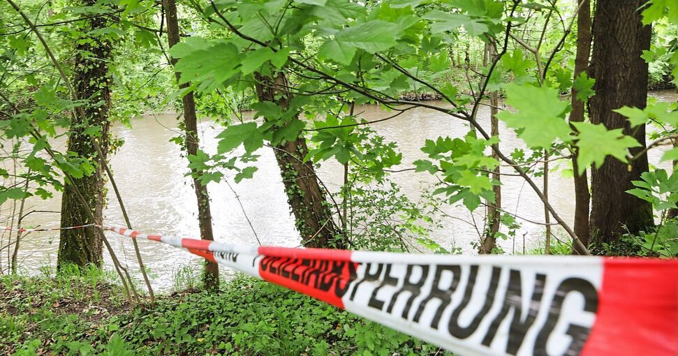Gelände an der Enz bei Unterriexingen: Hier finden Einsatzkräfte am 17. Juli 2022 die Leiche der getöteten Asperger Schülerin Tabitha im Gebüsch. Foto: Ramona Theiss