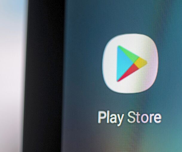 Das Geld gibt es nur gegen Google Play Karten. Foto: dpa/Fabian Sommer