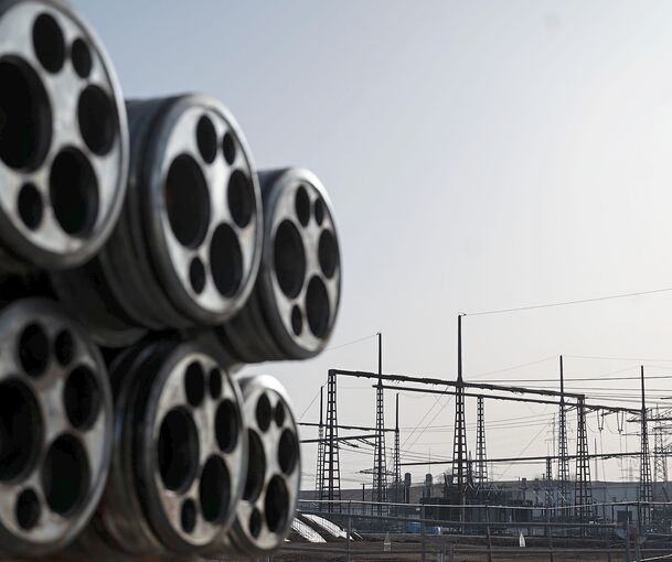 Tunnelvortriebsrohre auf einer Baustelle für die geplante Stromautobahn Suedlink. Foto: Marijan Murat/dpa
