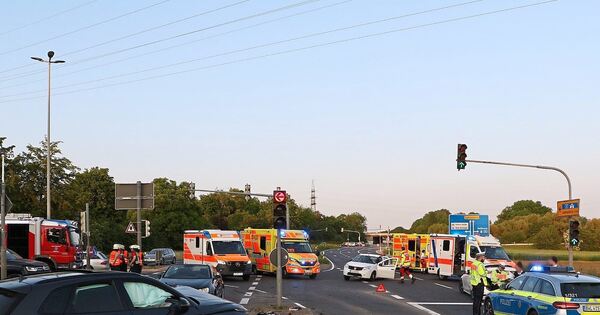 Sechs-Verletzte-bei-Unfall-an-der-M-glinger-Ortsausfahrt-nahe-der-Autobahn