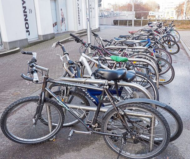 Auf Fahrräder am Asperger Bahnhof hatten es Diebe abgesehen. Symbolfoto: Holm Wolschendorf