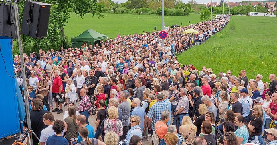 Über 2000 Menschen demonstrierten am 7. Mai vor Ort gegen eine Lea auf dem Schanzacker. Archivfoto: Holm Wolschendorf