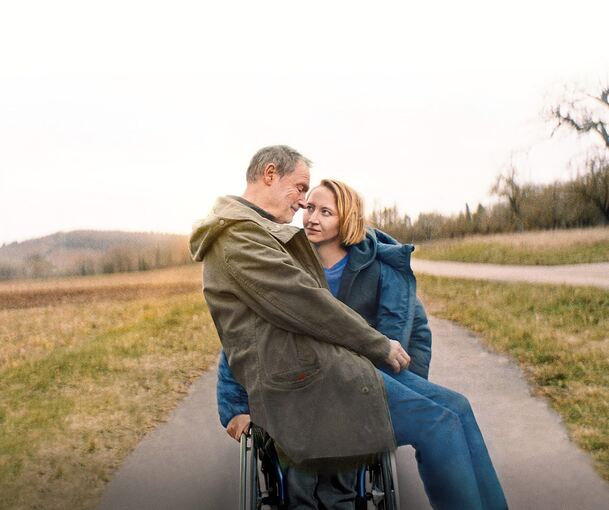 Anna Maria Mühe als Chrissi und Michael Wittenborn als Werner in einer Filmszene. Foto: Viafilm GmbH/p