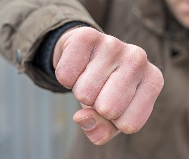 Die Polizei sucht Zeugen zu einer Körperverletzung. Foto: Ralf Geithe/stock.adobe.com