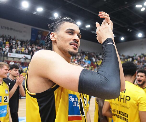 Bleibt wohl ein Riese: Jonathan Bähre. Foto: Baumann