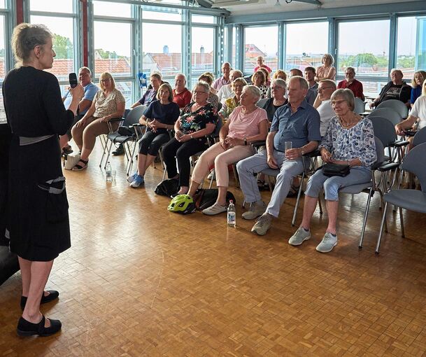 Jutta Kuhse-Kemper hat ihr ungewöhnliches Filmprojekt „Träume das Leben von Hans Vogelmann“ im Verlagsgebäude der Ludwigsburger Kreiszeitung vorgestellt. Foto: Andreas Becker