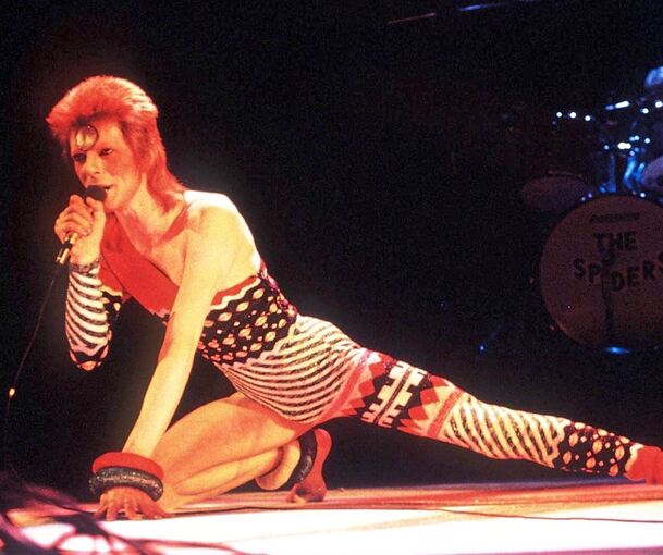 50 Jahre nach dem Konzert läuft der Konzertmitschnitt „Ziggy Stardust“ mit David Bowie am Montag in restaurierter Fassung im Scala. Foto: Kinokult/p