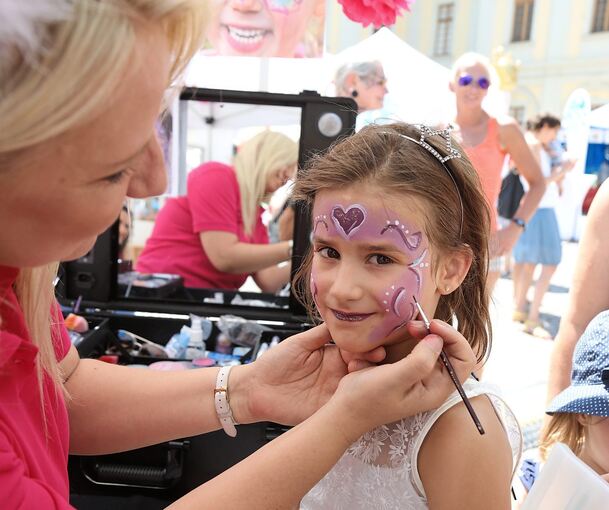 Immer sehr beliebt: Kinderschminken. Archivfoto: Holm Wolschendorf