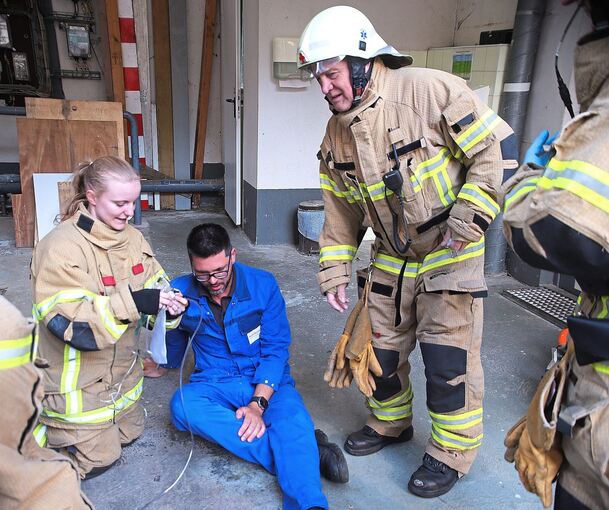 Auf dem Betriebsgelände von Sun Chemical arbeiten die Werkfeuerwehr und die Freiwillige Feuerwehr Besigheim zusammen. Fotos: Alfred Drossel