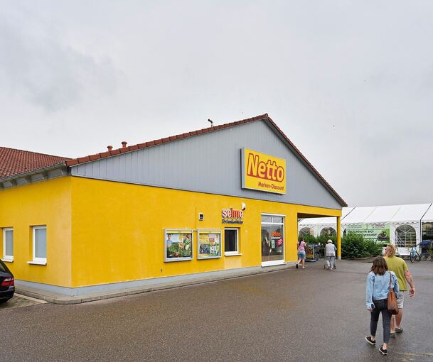Der Netto-Markt in Erligheim will größer werden. Dafür wird die bestehende Filiale abgerissen und durch einen Neubau ersetzt. Foto: Andreas Becker