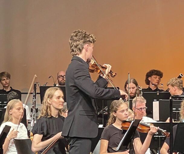 Das Jugendsinfonieorchester spielt zum Abschluss. Foto: privat