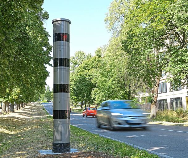 Auf Höhe der Wohnbebauung „Im Tambour“ befindet sich seit dem vergangenen Dienstag die neue Blitzer-Säule. Foto: Stadt Kornwestheim