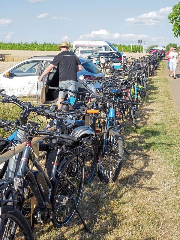 Viele Besucher hatten sich für die Anfahrt mit dem Rad entschieden.