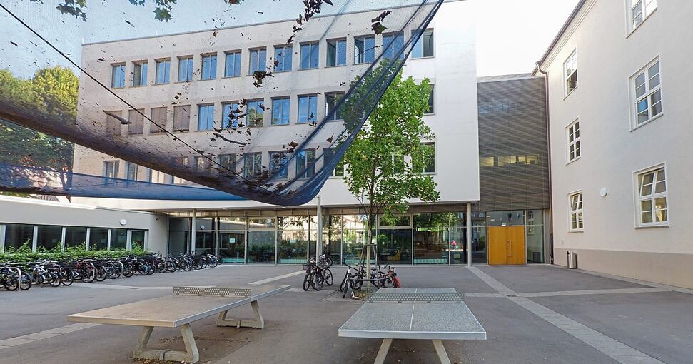 Der Haupteingang der Gemeinschaftsschule Innenstadt an der Alleenstraße. Zwei weitere Gebäude werden genutzt. Fotos: Holm Wolschendorf