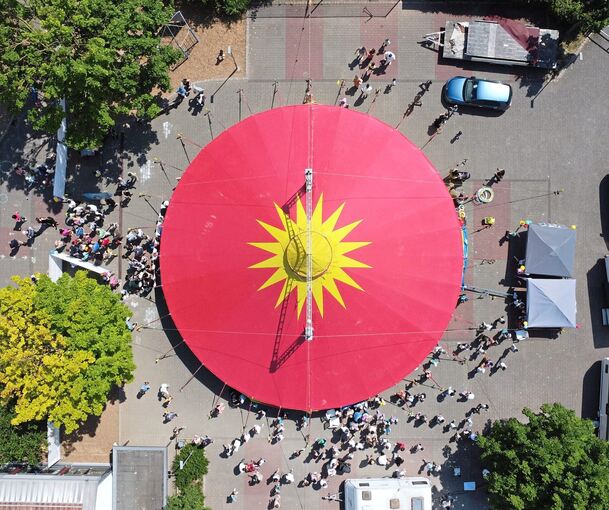Echter Blickfang auch von oben: das Zirkuszelt.
