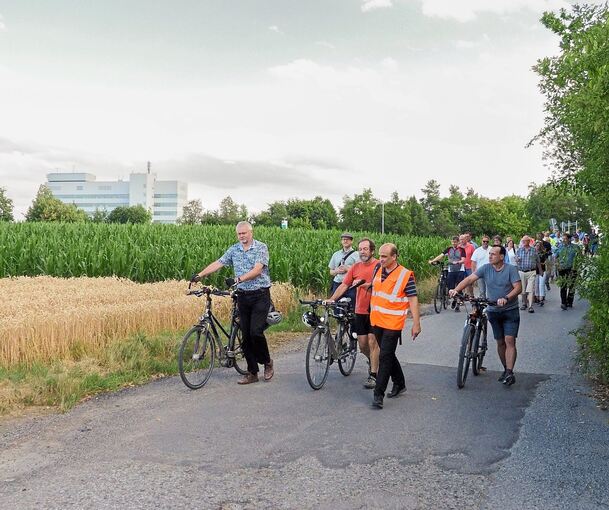 Lucie soll in einer zweiten Ausbaustufe bis Schwieberdingen fahren, wo, erläuterte der damals Zuständige Frank von Meissner bei einer Trassenbegehung.