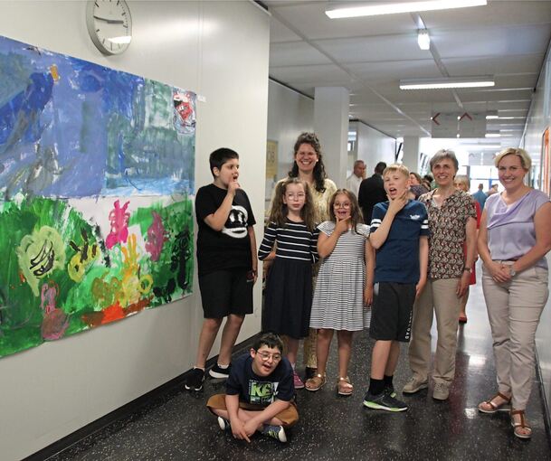 Die farbenfrohen Kunstwerke in der Verwaltungshochschule haben die Schülerinnen und Schüler gestaltet. Foto: privat