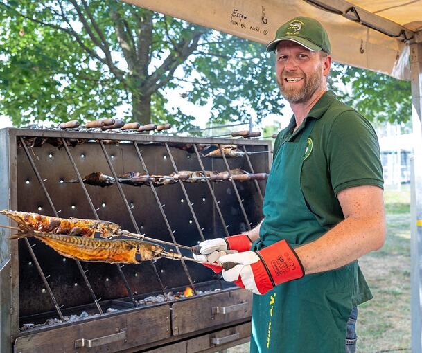 Die Makrele ist der Renner, es gibt mehrere Grills. Foto: Chistiana Kunz