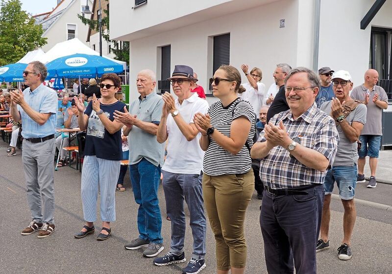 Applaus für den gelungenen Fassanstich.