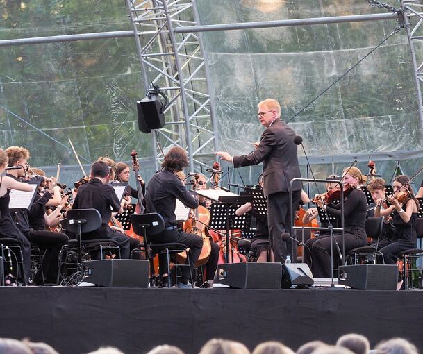 Das Orchester des Goethe-Gymnasiums eröffnet den Abend. Foto: Holm Wolschendorf