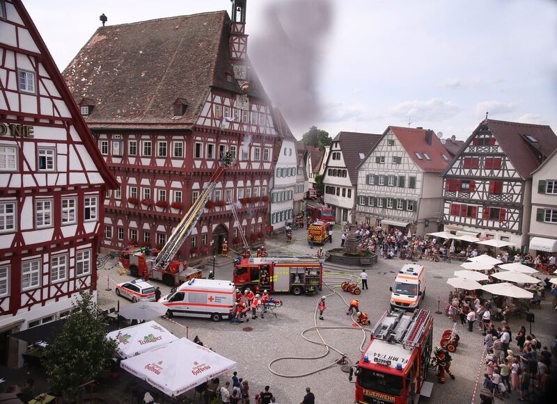 Große Feuerwehrübung in Markgröningen auf dem Marktplatz. Foto: Alfred Drossel