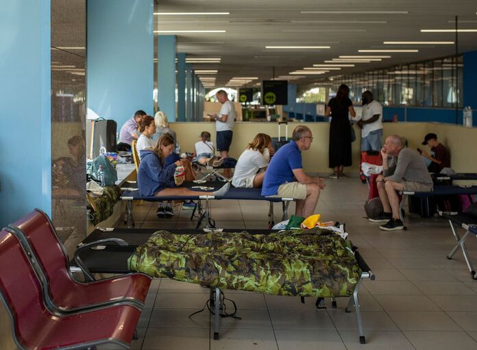 Waldbrände auf Rhodos - Flughafen