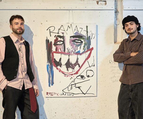 Philipp Hofmann (links) und Noah Bartruff in der Schau. Foto: Andreas Becker