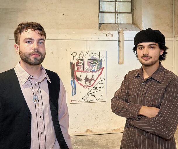 Philipp Hofmann (links) und Noah Bartruff in der Schau. Foto: Andreas Becker