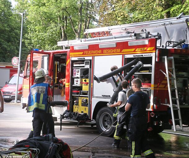Bei einem Chlorgas-Alarm ist die Feuerwehr mit einem großen Aufgebot vor Ort – wie hier im Juni am Besigheimer Freibad. Archivfoto: Alfred Drossel/LKZ