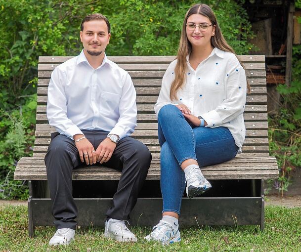 Die Ausbildungsbotschafter Ronaldo Disho (links) und Aylin Kacmaz. Foto: Holm Wolschendorf
