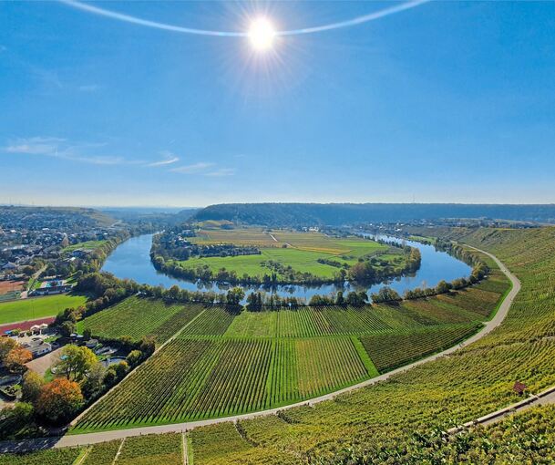 Die Anlage soll an der Mundelsheimer Neckarschleife entstehen, zwischen der Kläranlage (auf diesem Archivfoto links unten) und dem Uferweg.