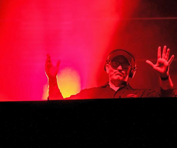 Bejubelt: Star-DJ und Techno-Pionier Sven Väth. Foto: Holm Wolschendorf