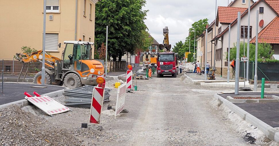 Wohl noch bis Ende Oktober wird in der Eglosheimer Straße gebaut. Foto: Holm Wolschendorf
