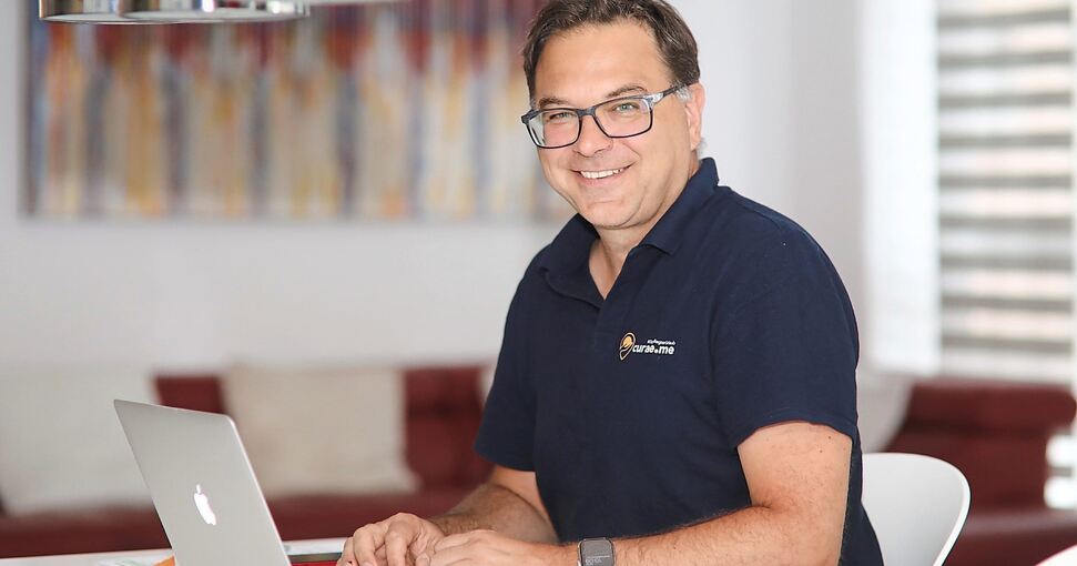 Stößt mit seinem Ein-Mann-Unternehmen in eine Nische vor: Aleksandar Bajic will pflegebedürftigen Senioren Urlaubsreisen leichter machen. Denn Barrierefreiheit sollte auch vor Ferienaufenthalten nicht haltmachen. Bild: Ramona Theiss