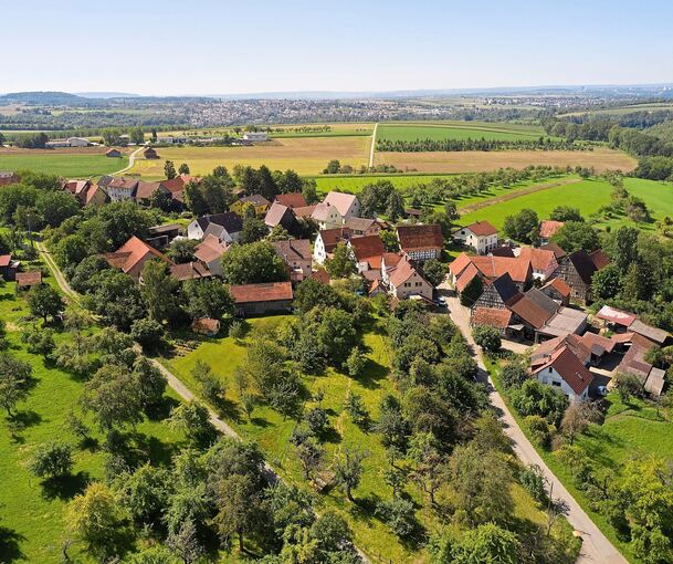 Im Steinheimer Weiler Lehrhof soll im unterirdischen Gewölbe einer Burg ein Schatz gelegen sein, der von einem schrecklichen Pudel bewacht wurde. Fotos: Andreas Becker