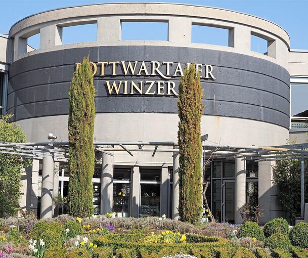 Hinter der repräsentativen Fassade knirscht es gewaltig: Die Bottwartaler Winzer taumeln seit Jahren durch eine Krise. Foto: Holm Wolschendorf